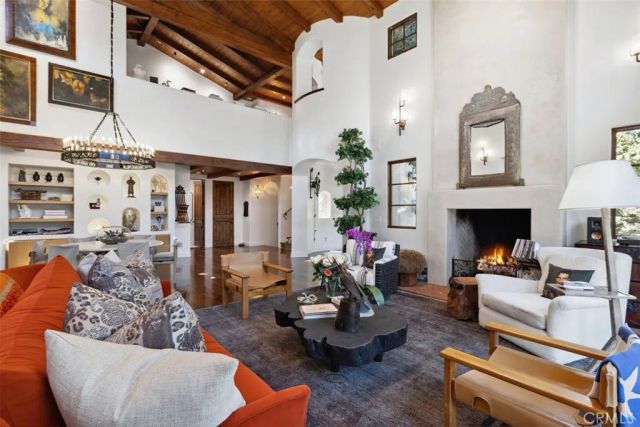 2040 Mckain Street, Calabasas, CA 91302