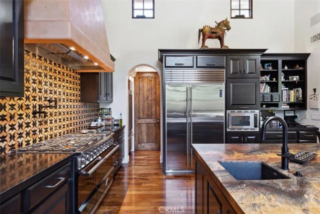 2040 Mckain Street, Calabasas, CA 91302