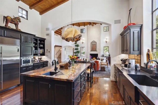 2040 Mckain Street, Calabasas, CA 91302