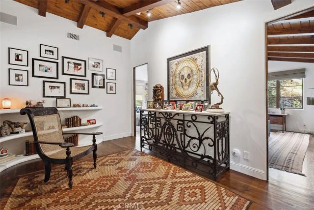 2040 Mckain Street, Calabasas, CA 91302