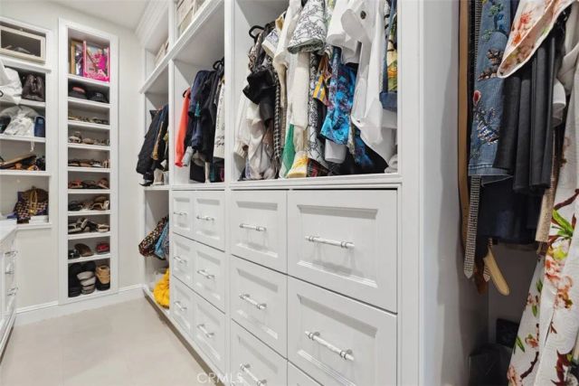 2040 Mckain Street, Calabasas, CA 91302