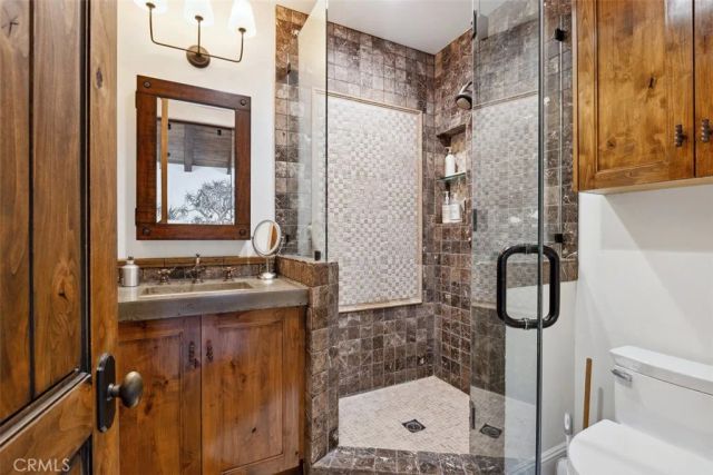 2040 Mckain Street, Calabasas, CA 91302