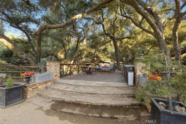 2040 Mckain Street, Calabasas, CA 91302