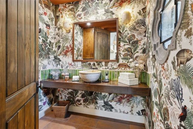 2040 Mckain Street, Calabasas, CA 91302