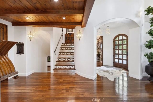 2040 Mckain Street, Calabasas, CA 91302