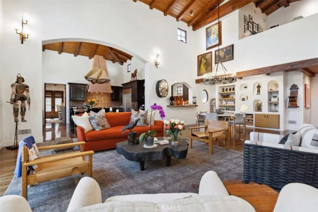 2040 Mckain Street, Calabasas, CA 91302