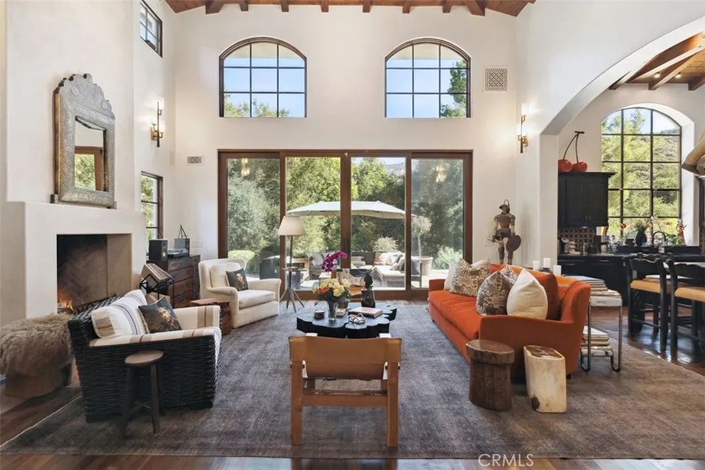 2040 Mckain Street, Calabasas, CA 91302