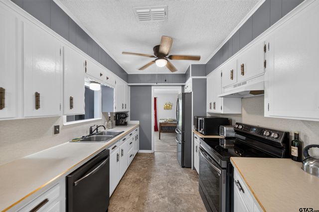 106 Susie Street, Chandler, TX 75758