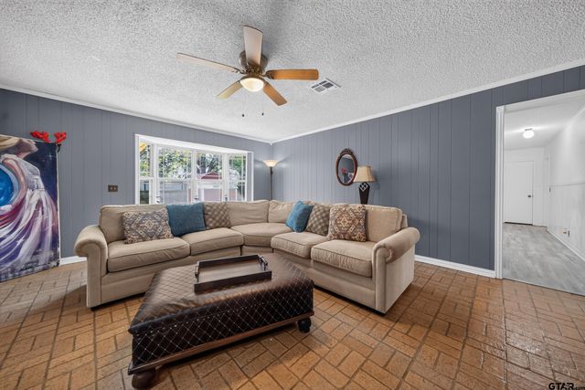106 Susie Street, Chandler, TX 75758