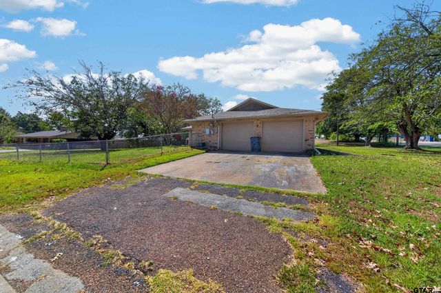 106 Susie Street, Chandler, TX 75758