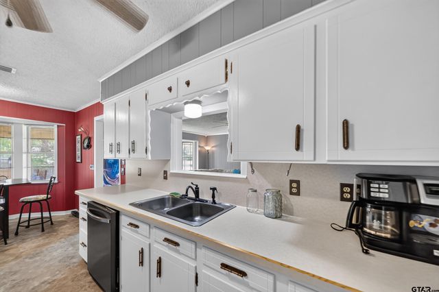 106 Susie Street, Chandler, TX 75758