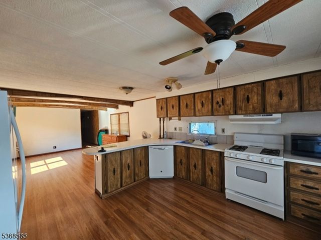 408 Kenbury Road, Branchburg Twp., NJ 08876