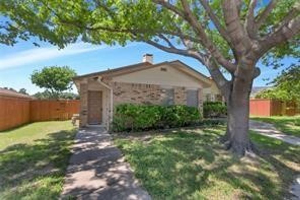 2221 Jackson Circle, Carrollton, TX 75006