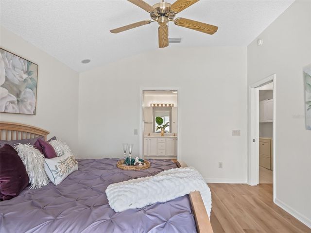 1564 OAK FOREST DRIVE, The Villages, FL 32162