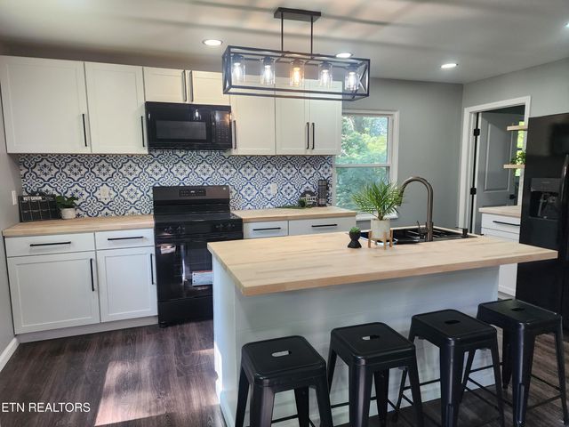 1305 Topside View Drive, Maryville, TN 37803