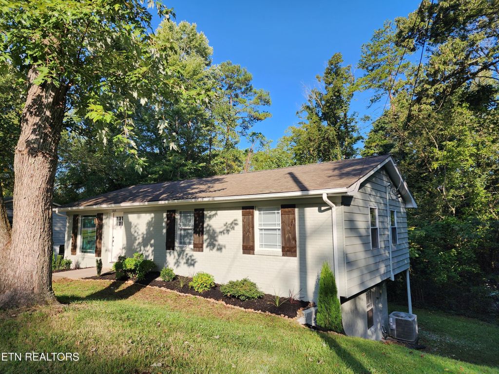 1305 Topside View Drive, Maryville, TN 37803