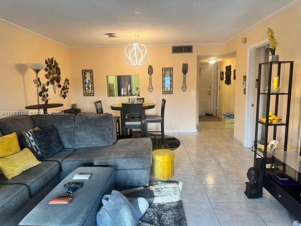4270 NW 40th Street 306, Lauderdale Lakes, FL 33319