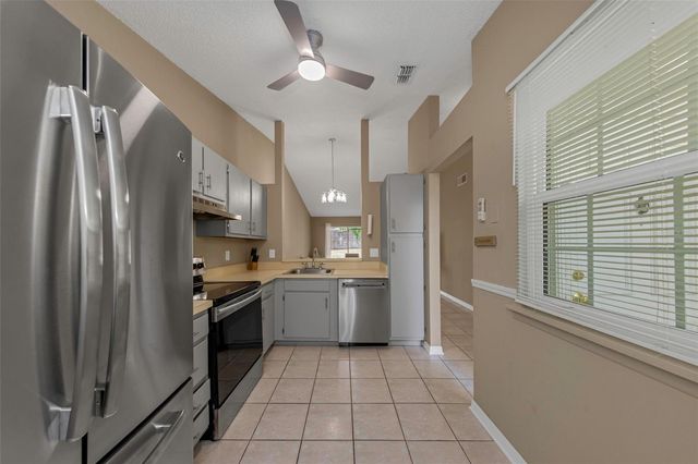 3199 PHLOX DRIVE 214, Palm Harbor, FL 34684