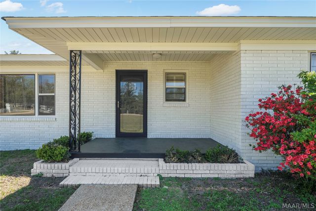 2283 US Highway 31 . N, Deatsville, AL 36022