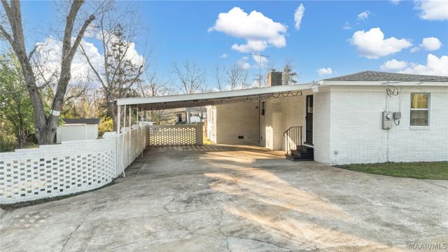 2283 US Highway 31 . N, Deatsville, AL 36022