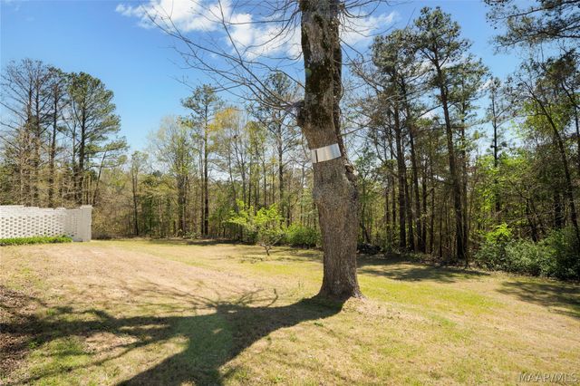 2283 US Highway 31 . N, Deatsville, AL 36022