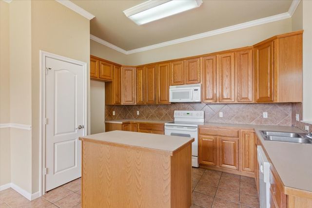 10136 Aragon Drive, Waco, TX 76708