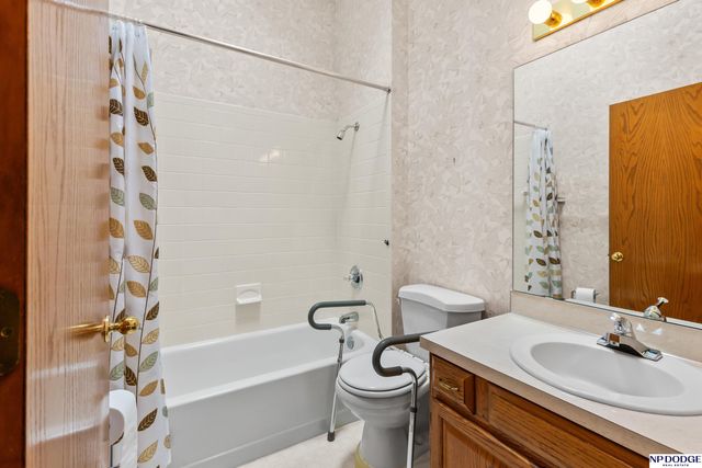 16576 Adams Street, Omaha, NE 68135