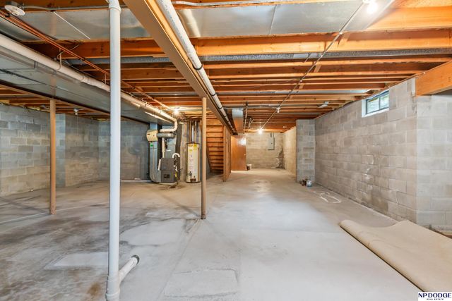 16576 Adams Street, Omaha, NE 68135