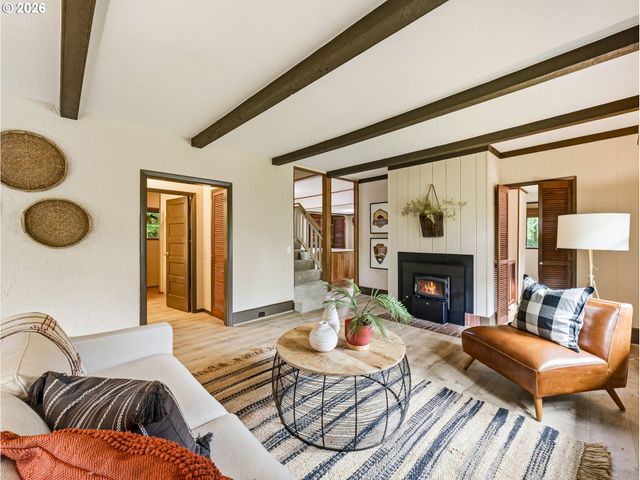 5755 CHILDS Rd, Lake Oswego, OR 97035