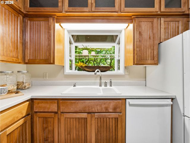 5755 CHILDS Rd, Lake Oswego, OR 97035
