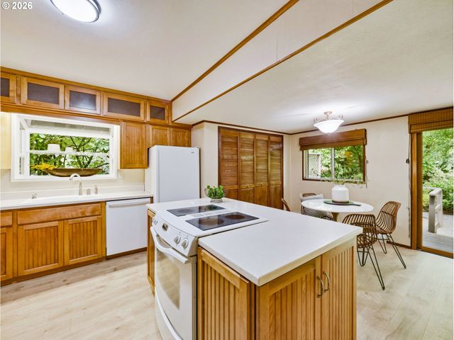 5755 CHILDS Rd, Lake Oswego, OR 97035