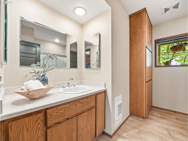 5755 CHILDS Rd, Lake Oswego, OR 97035