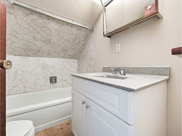 5755 CHILDS Rd, Lake Oswego, OR 97035