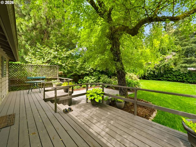 5755 CHILDS Rd, Lake Oswego, OR 97035