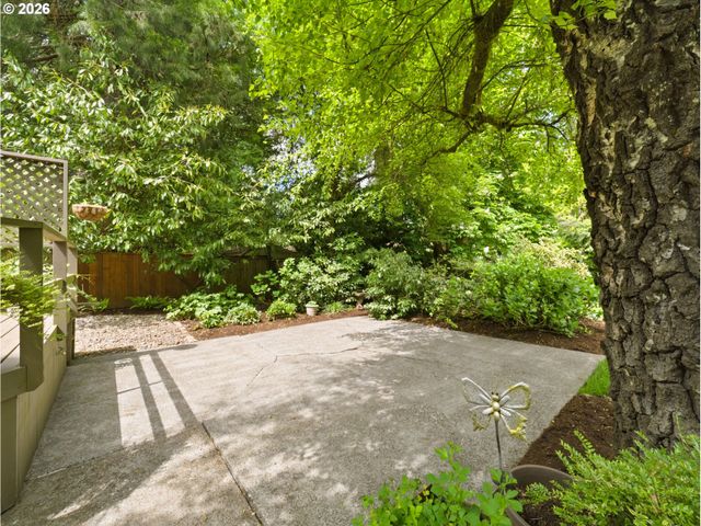 5755 CHILDS Rd, Lake Oswego, OR 97035
