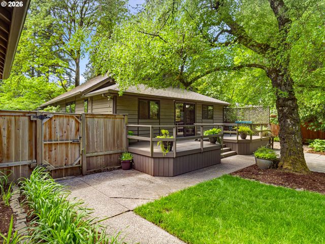 5755 CHILDS Rd, Lake Oswego, OR 97035