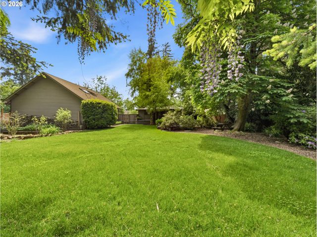 5755 CHILDS Rd, Lake Oswego, OR 97035