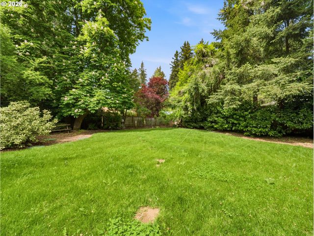 5755 CHILDS Rd, Lake Oswego, OR 97035
