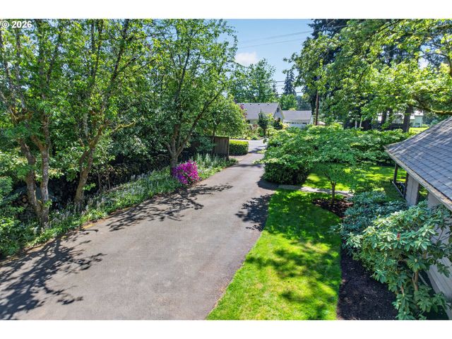 5755 CHILDS Rd, Lake Oswego, OR 97035