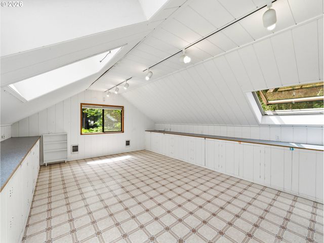 5755 CHILDS Rd, Lake Oswego, OR 97035