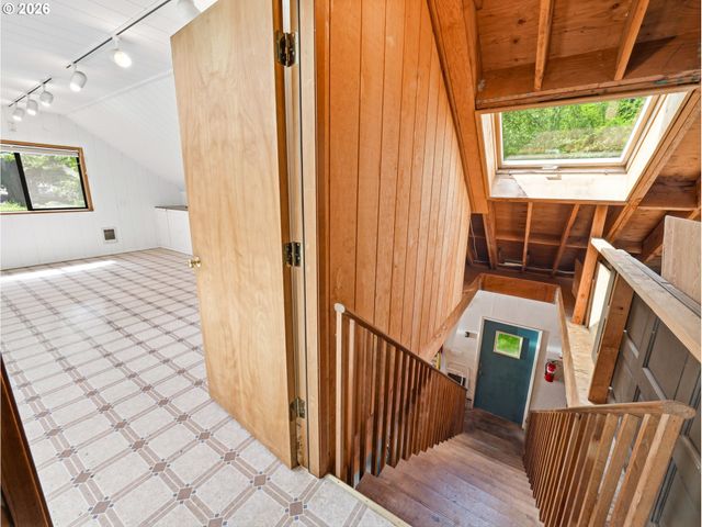 5755 CHILDS Rd, Lake Oswego, OR 97035