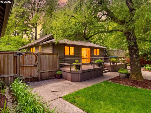 5755 CHILDS Rd, Lake Oswego, OR 97035
