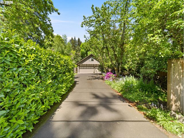 5755 CHILDS Rd, Lake Oswego, OR 97035