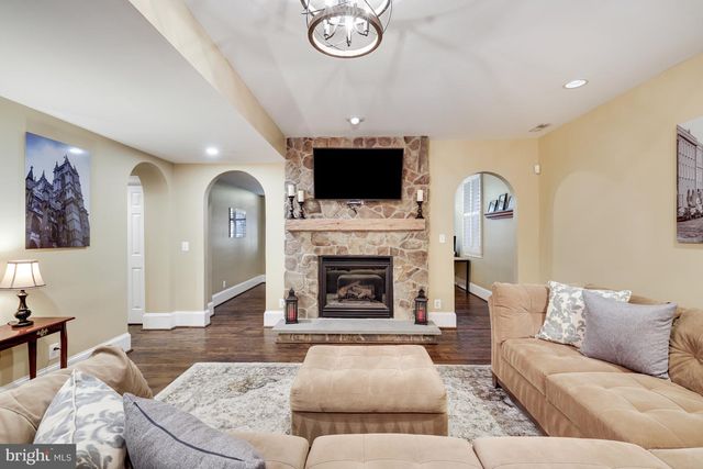 841 LEIGH MILL ROAD, Great Falls, VA 22066