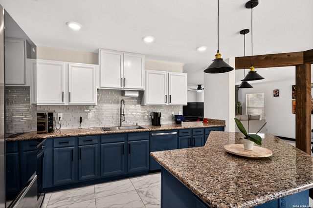 17507 EMERALD CANYON DR, San Antonio, TX 78232