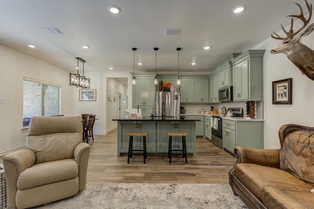 61 Amesbury Court, Lubbock, TX 79416