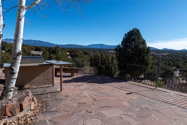18 Bella Loma, Santa Fe, NM 87506