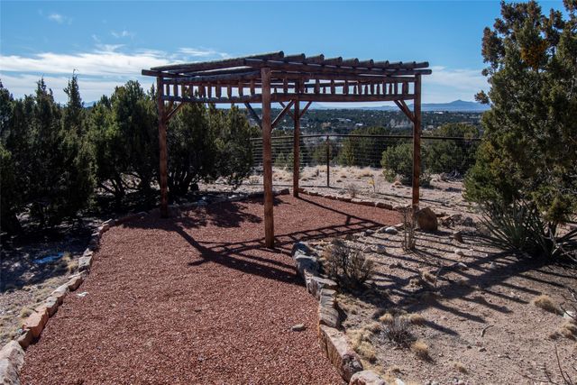 18 Bella Loma, Santa Fe, NM 87506