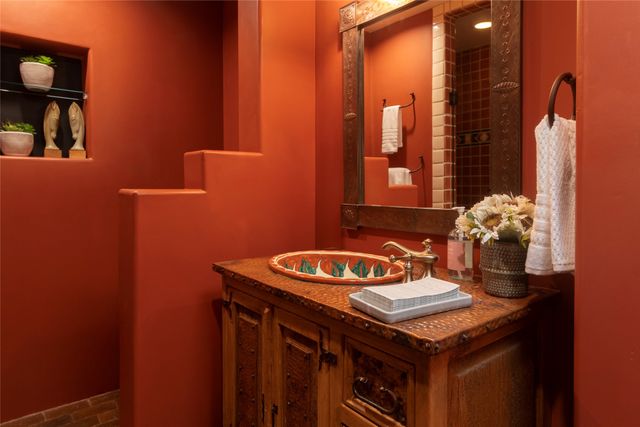 18 Bella Loma, Santa Fe, NM 87506