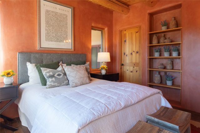 18 Bella Loma, Santa Fe, NM 87506